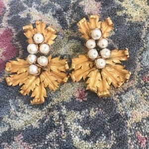 *SOLD*• Vintage Dominique Aurientis Paris Leaf Pearl Clip Earring